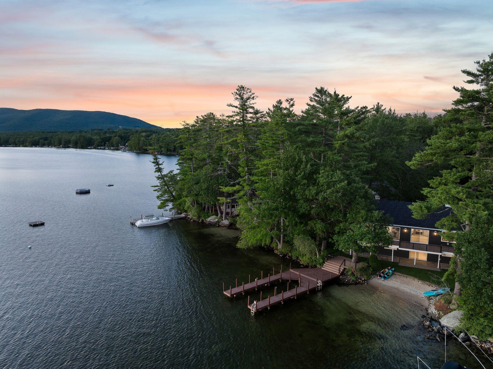 Image 2: Enjoy Moultonborough&rsquo;s low taxes while being just minutes from the charm of Center Harbor&rsquo;s downtown &mdash; with shopping, dining, groceries, and ice cream all within easy reach