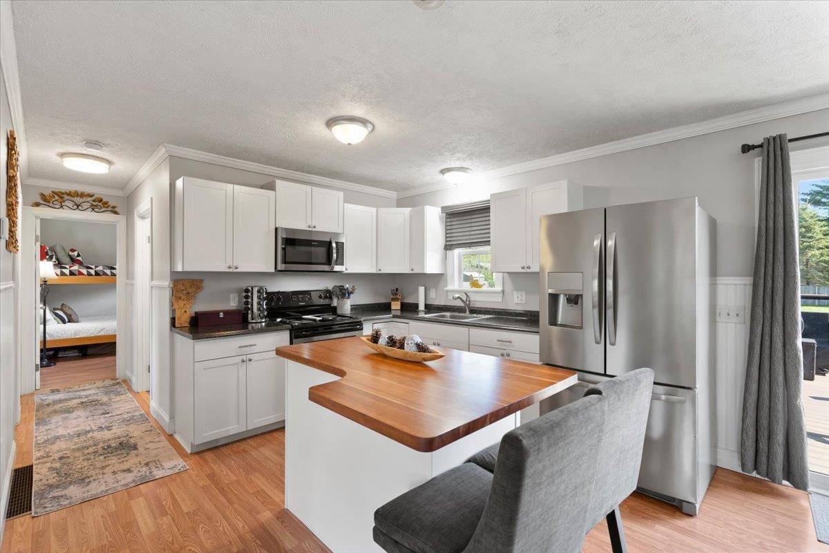 Image 3: Kitchen Island Image 3: Kitchen Island