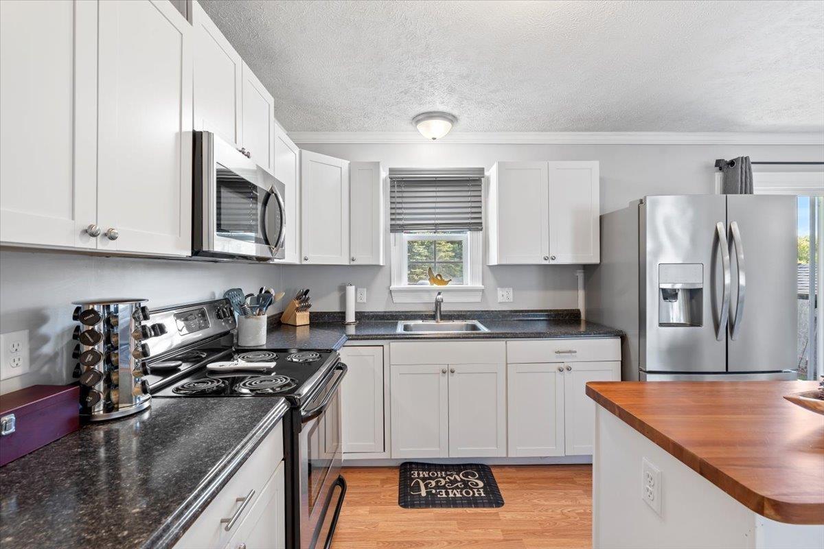 Image 4: updated kitchen Image 4: updated kitchen