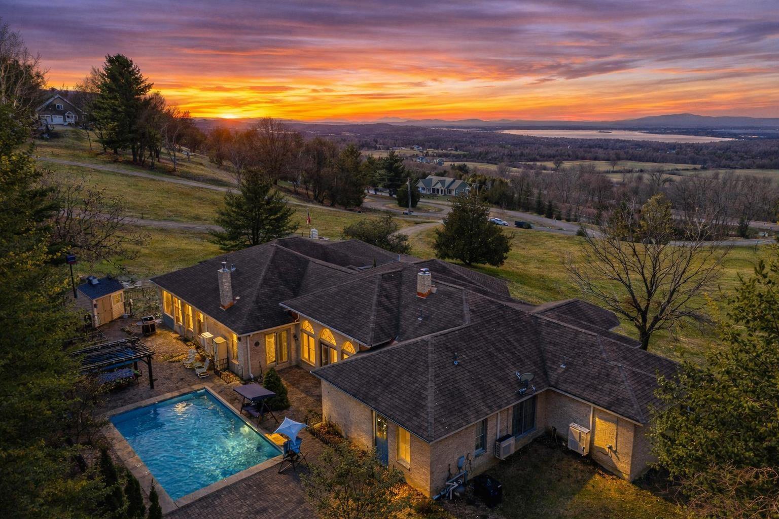 Image 1: Enjoy Gorgeous Sunset Views!