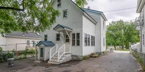 Image 4: Private driveway leading to the back entrance