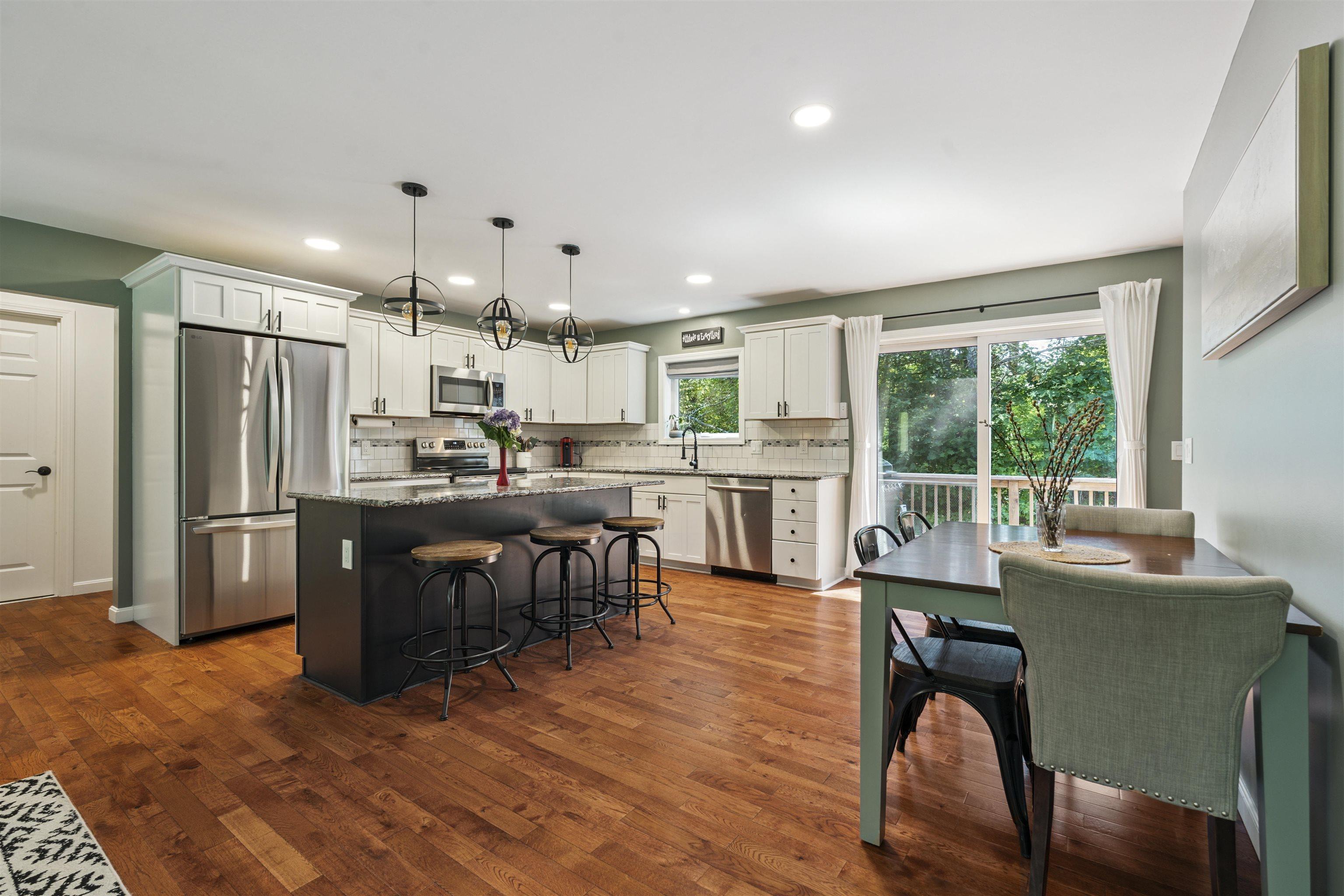 Image 4: Open Concept Floor Plan