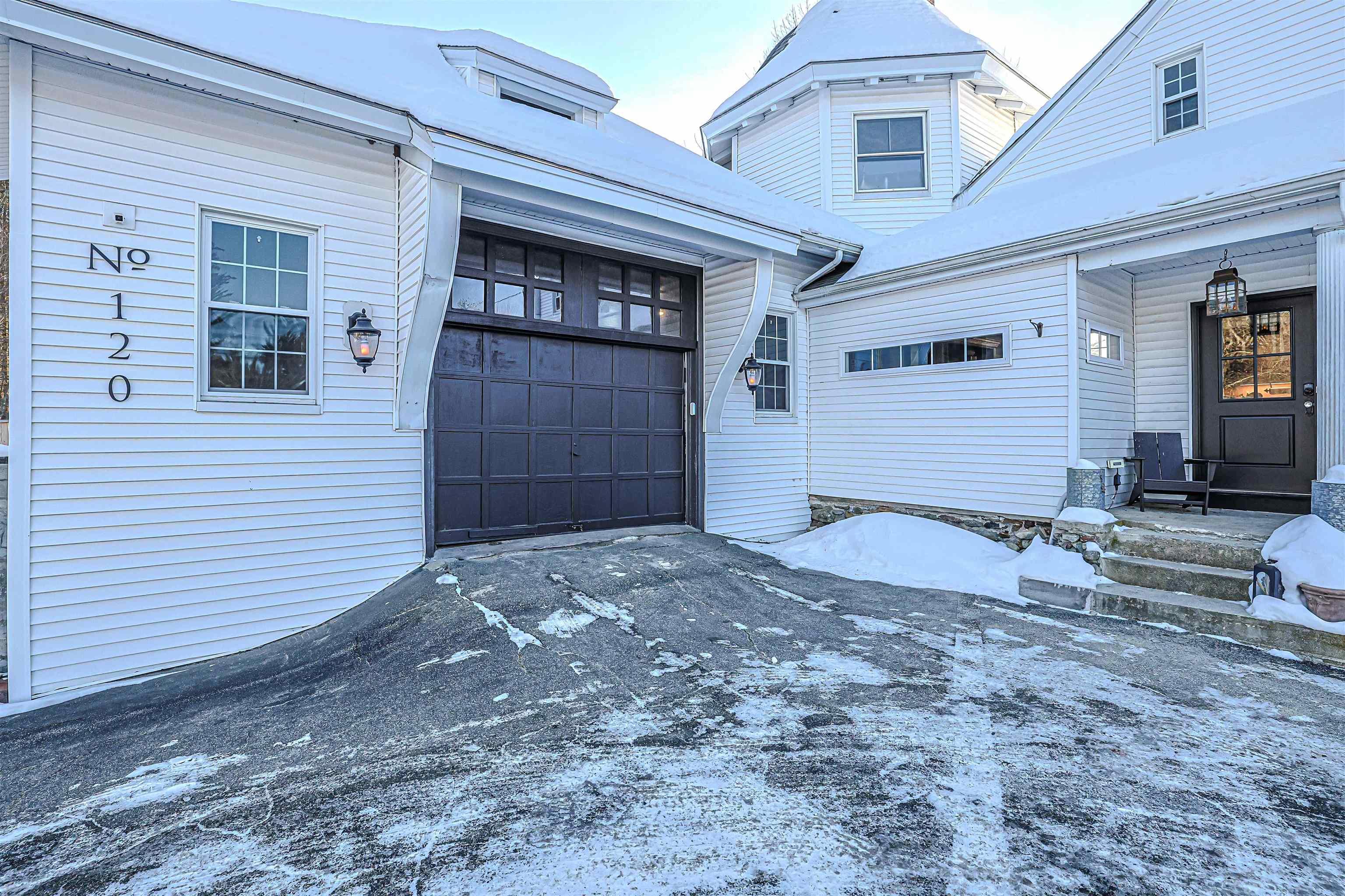 Image 2: Side entrance Direct Entry from the garage Image 2: Side entrance Direct Entry from the garage