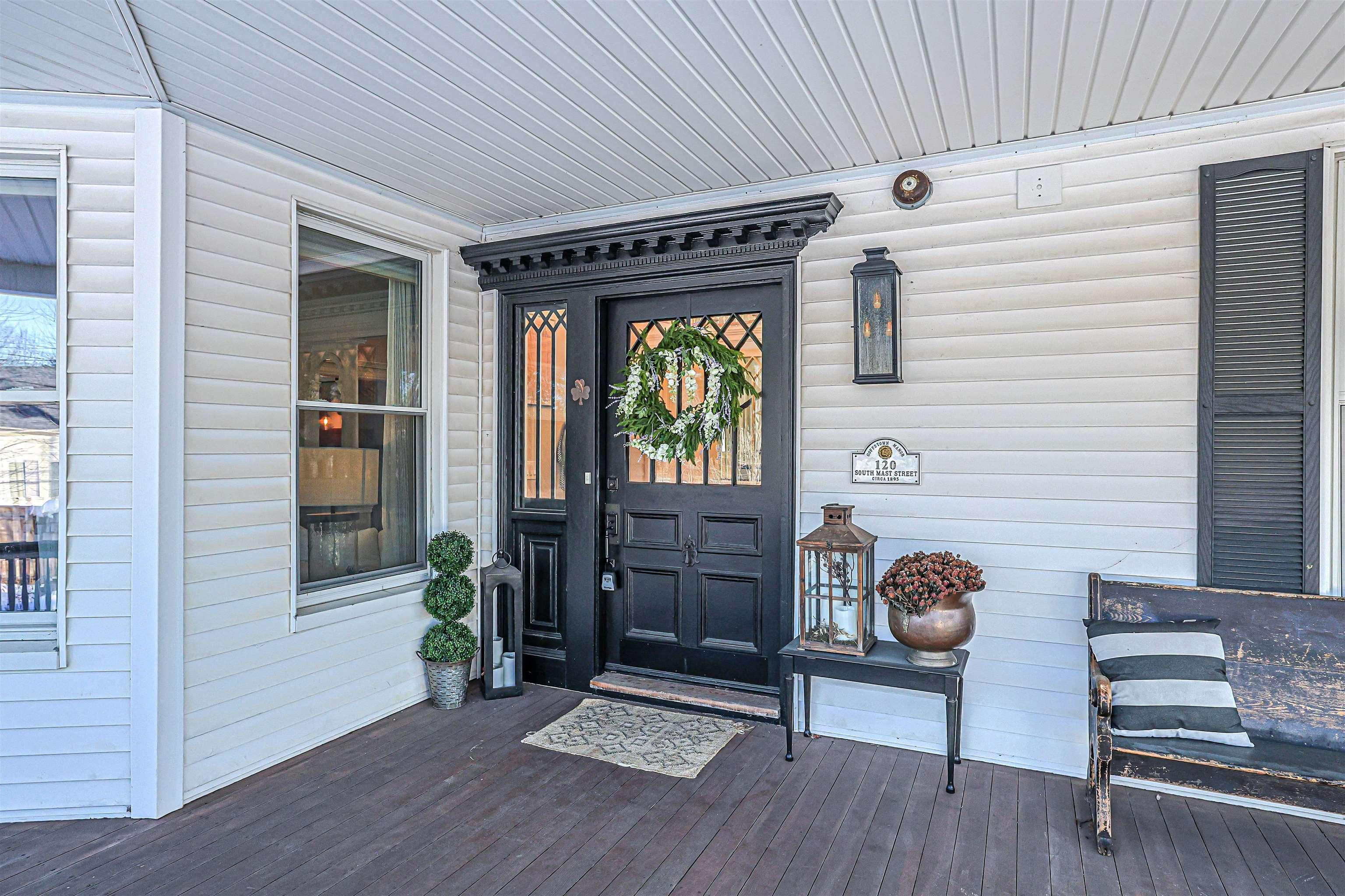 Image 3: Welcoming Front Porch Image 3: Welcoming Front Porch