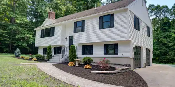 9 Horseshoe Road