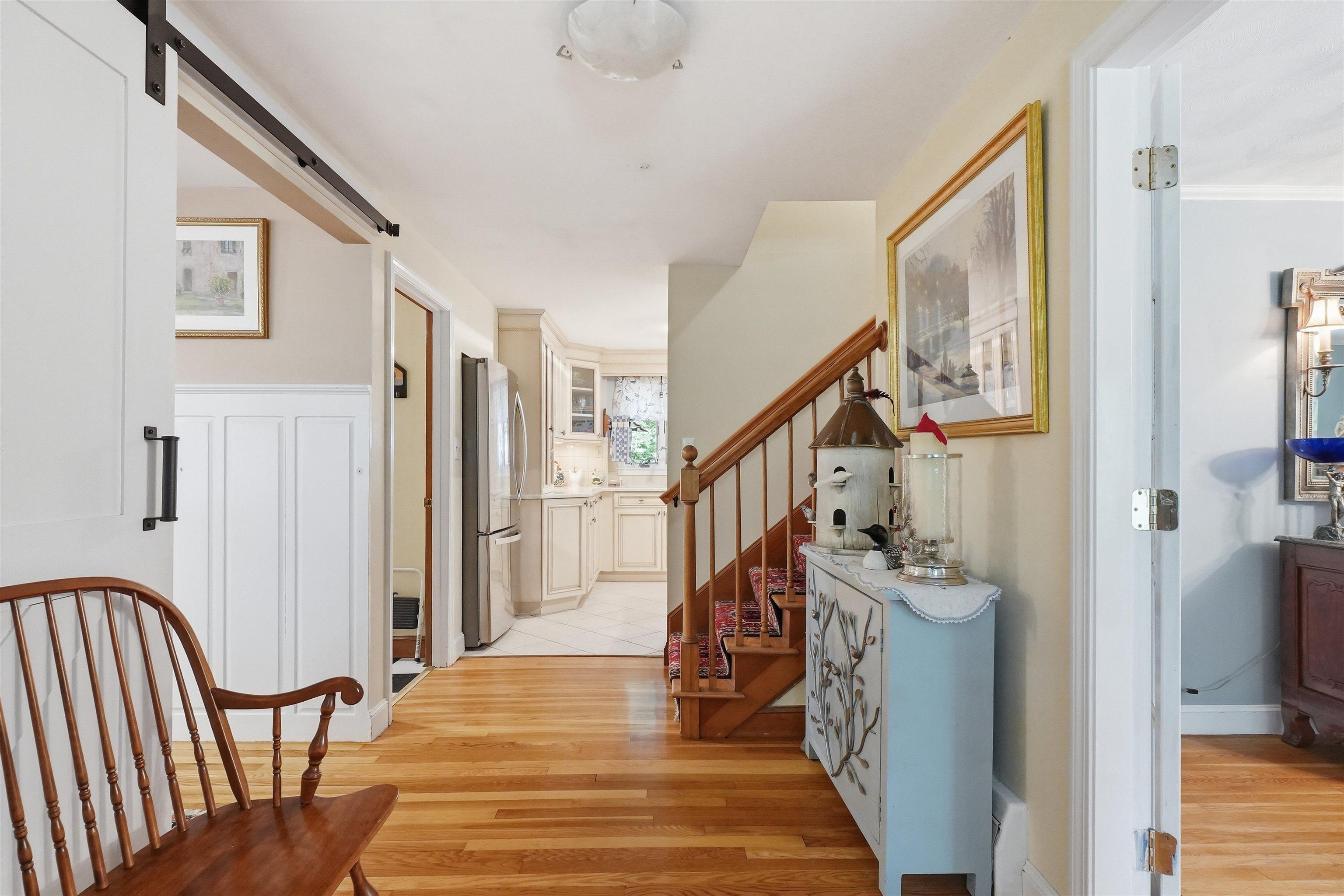 Image 3: Front entry Image 3: Front entry