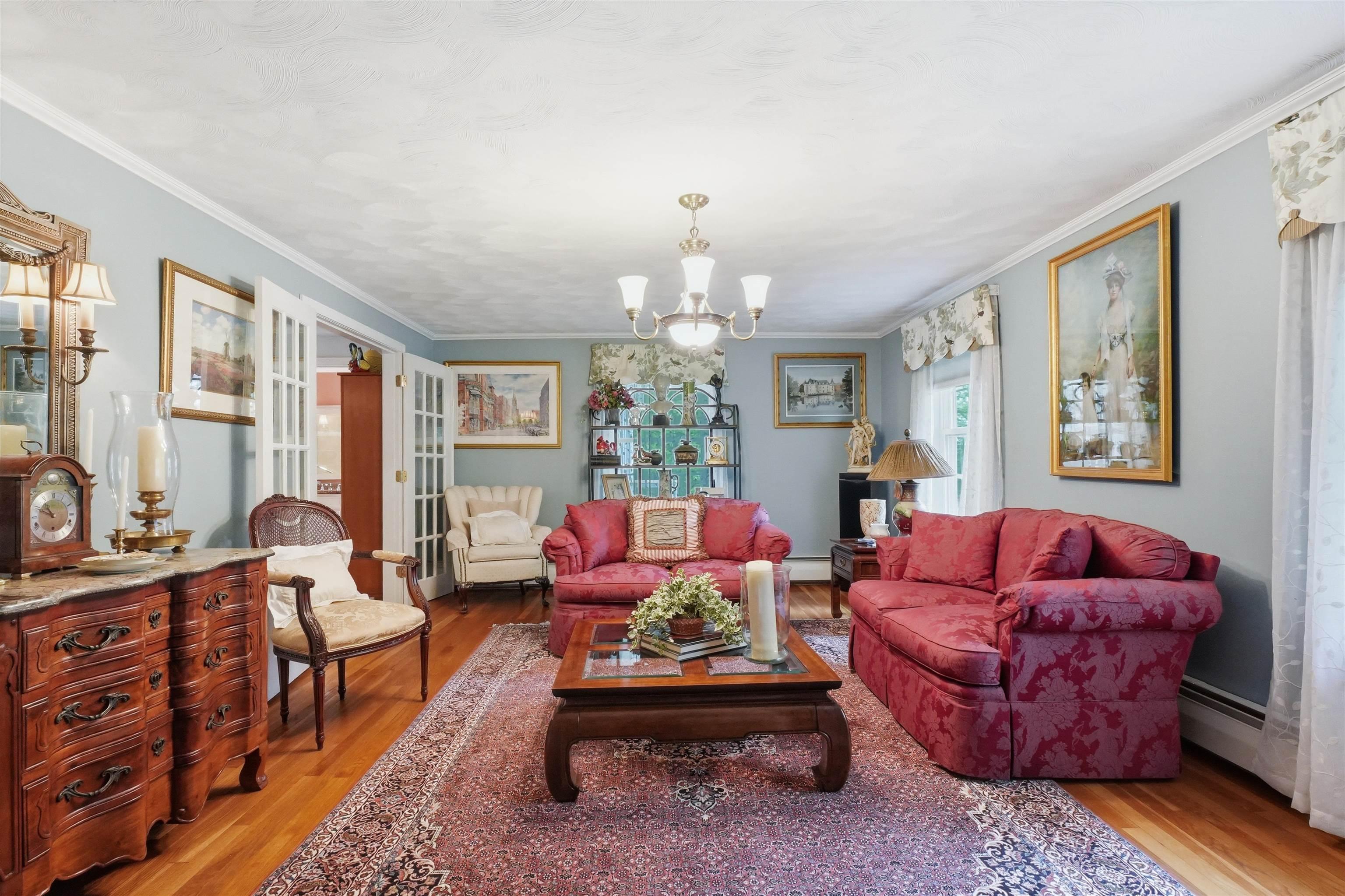 Image 4: Living room Image 4: Living room