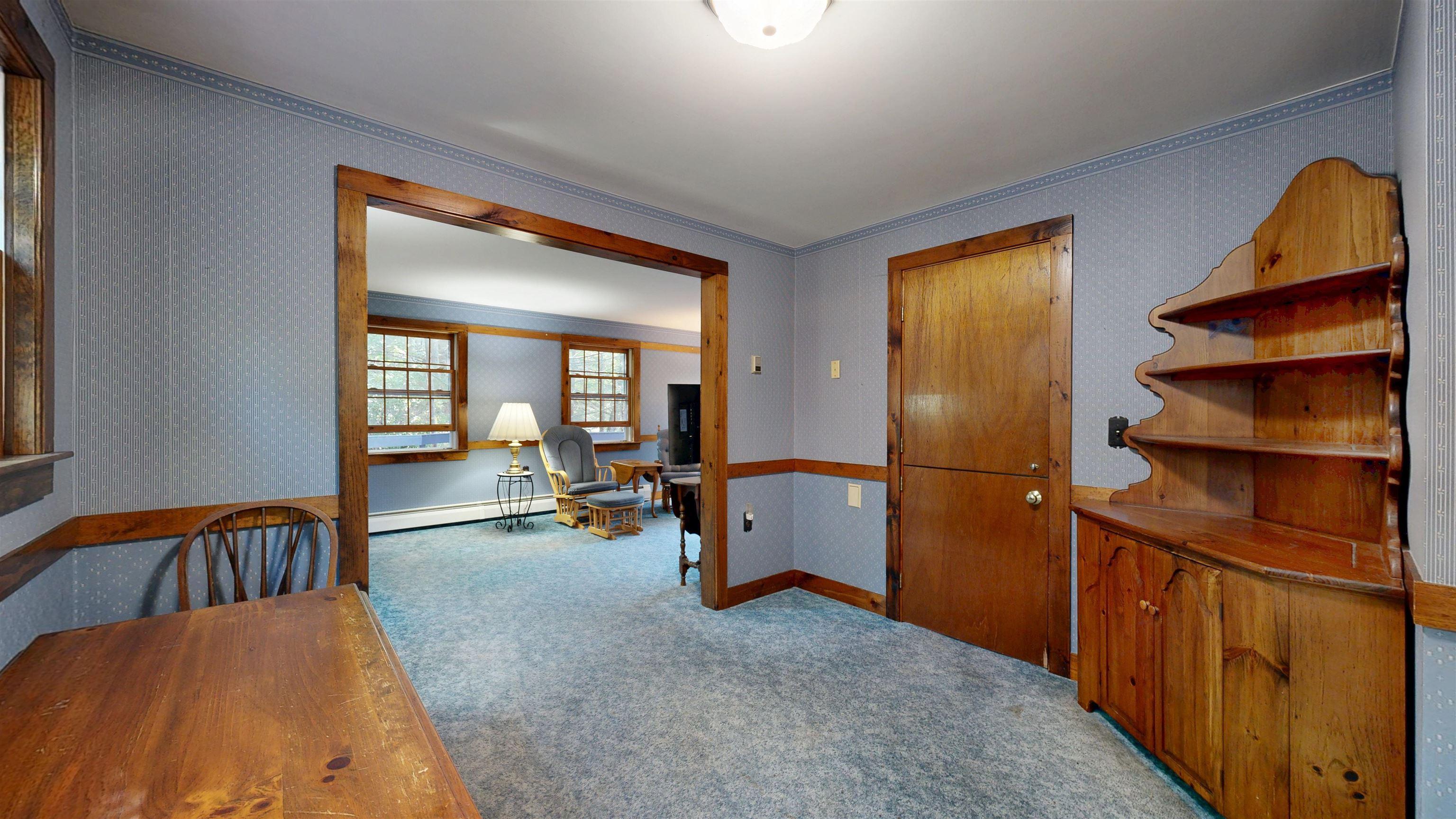 Image 3: Dining area