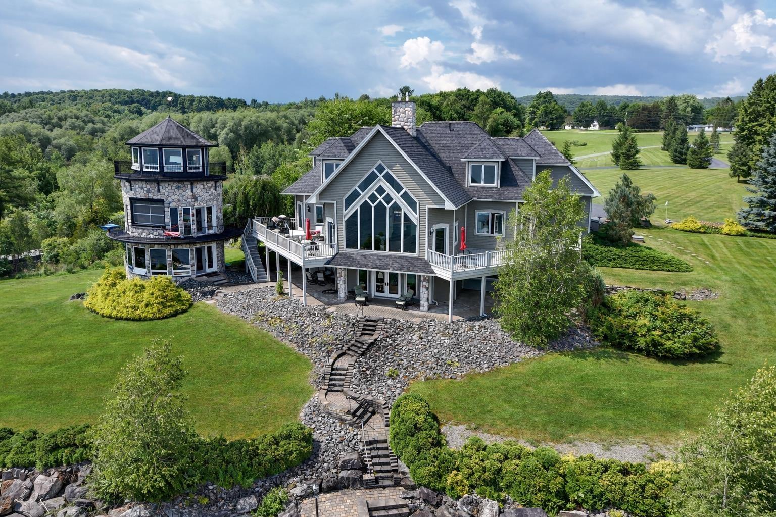 Image 3: Lakefront View