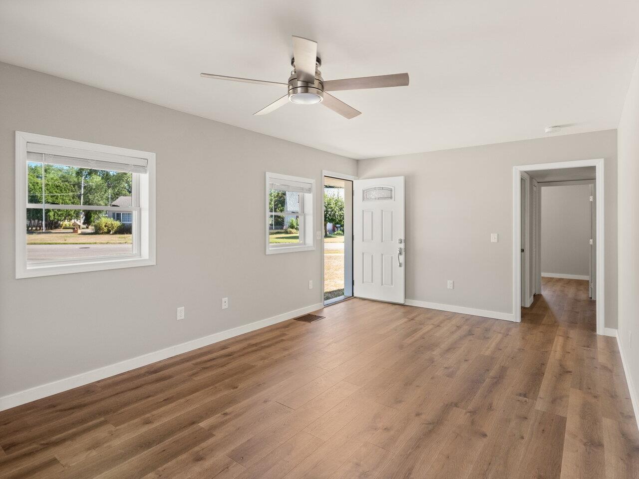 Image 3: Living Room / Front Entrance