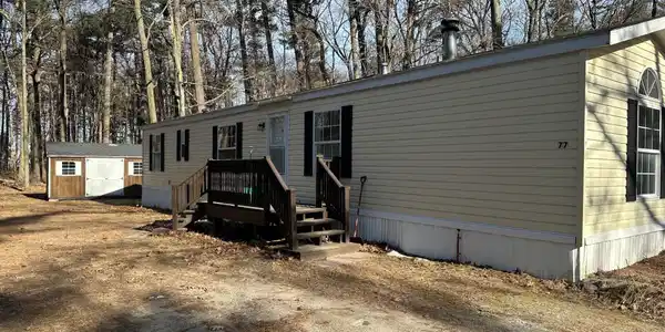 77 Hawthorne Lane