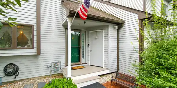 9 Pondview Drive