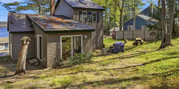 Image 4: Back Yard