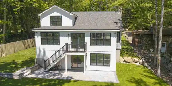 39 Lakeview Drive