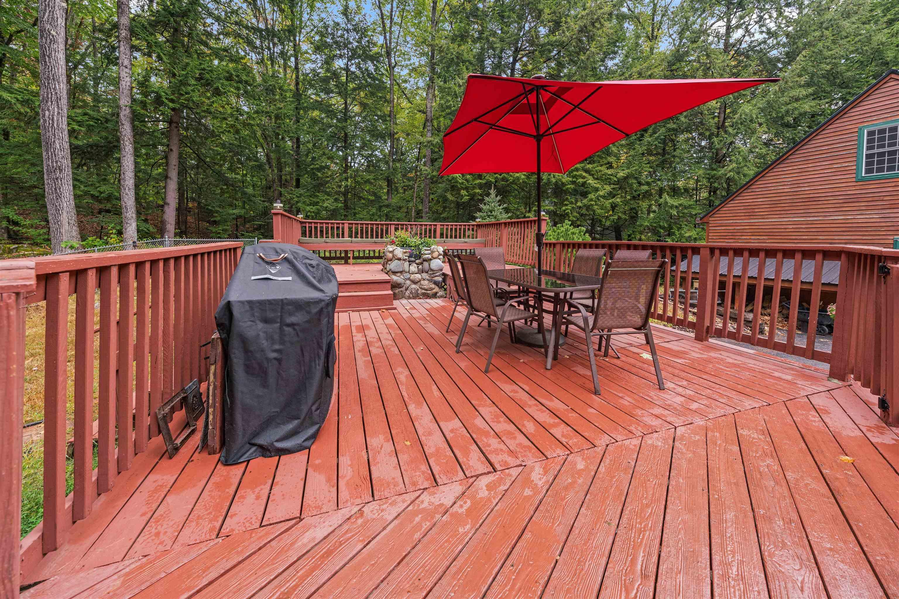 Image 2: Multi-tier deck with lots of room to dine and entertain. Image 2: Multi-tier deck with lots of room to dine and entertain.