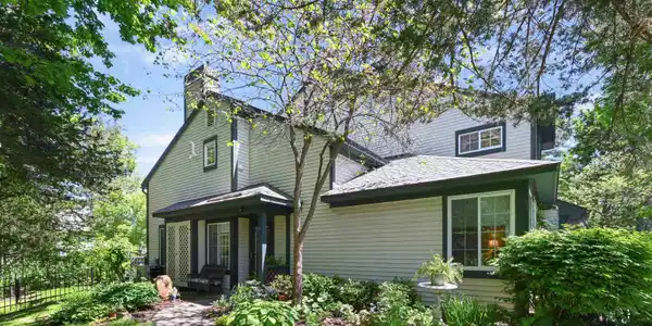 29 Lake Forest Drive