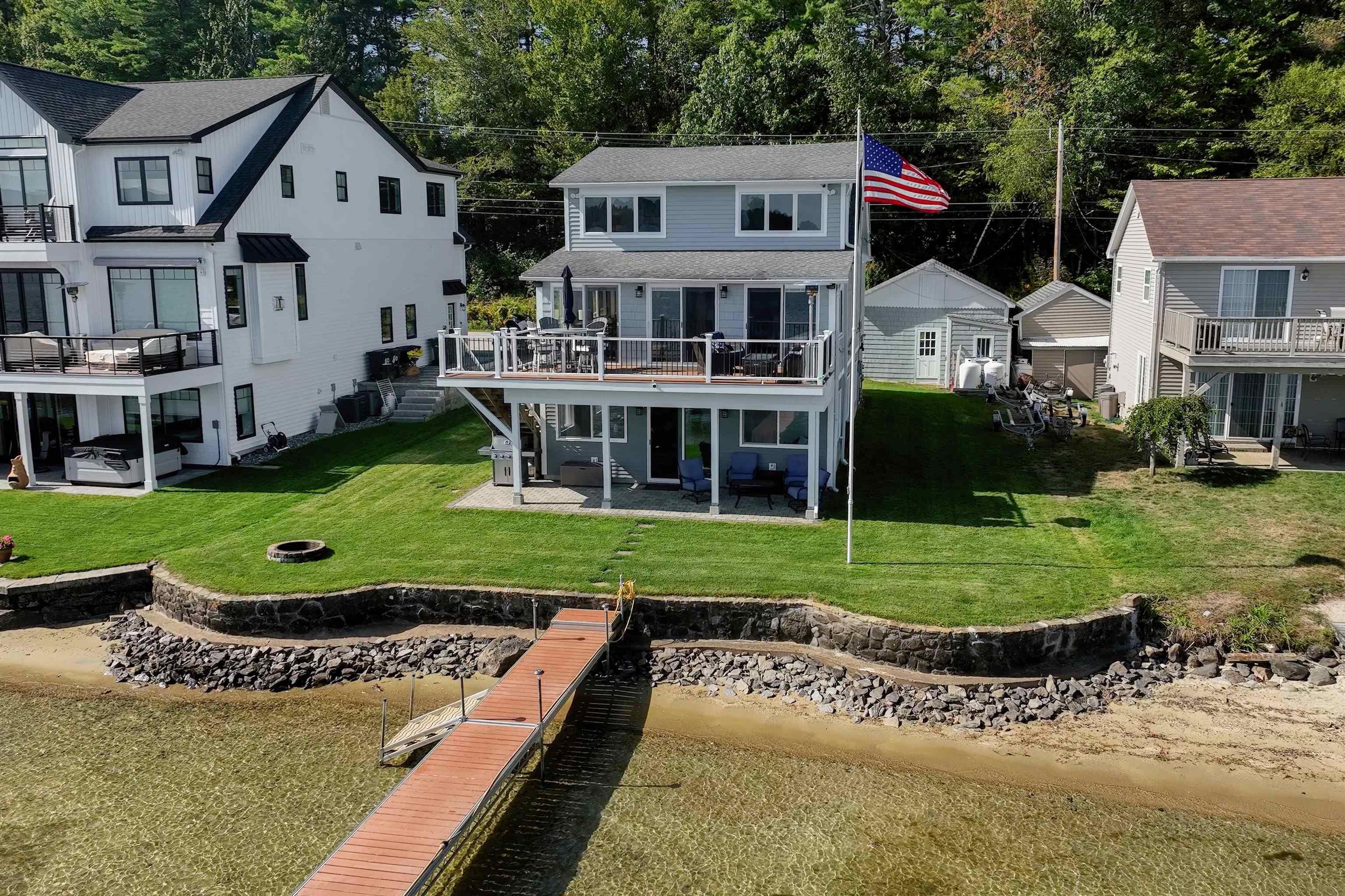 Image 3: Beautiful Sandy Bottom Swimming