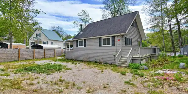 33 Moccasin Trail