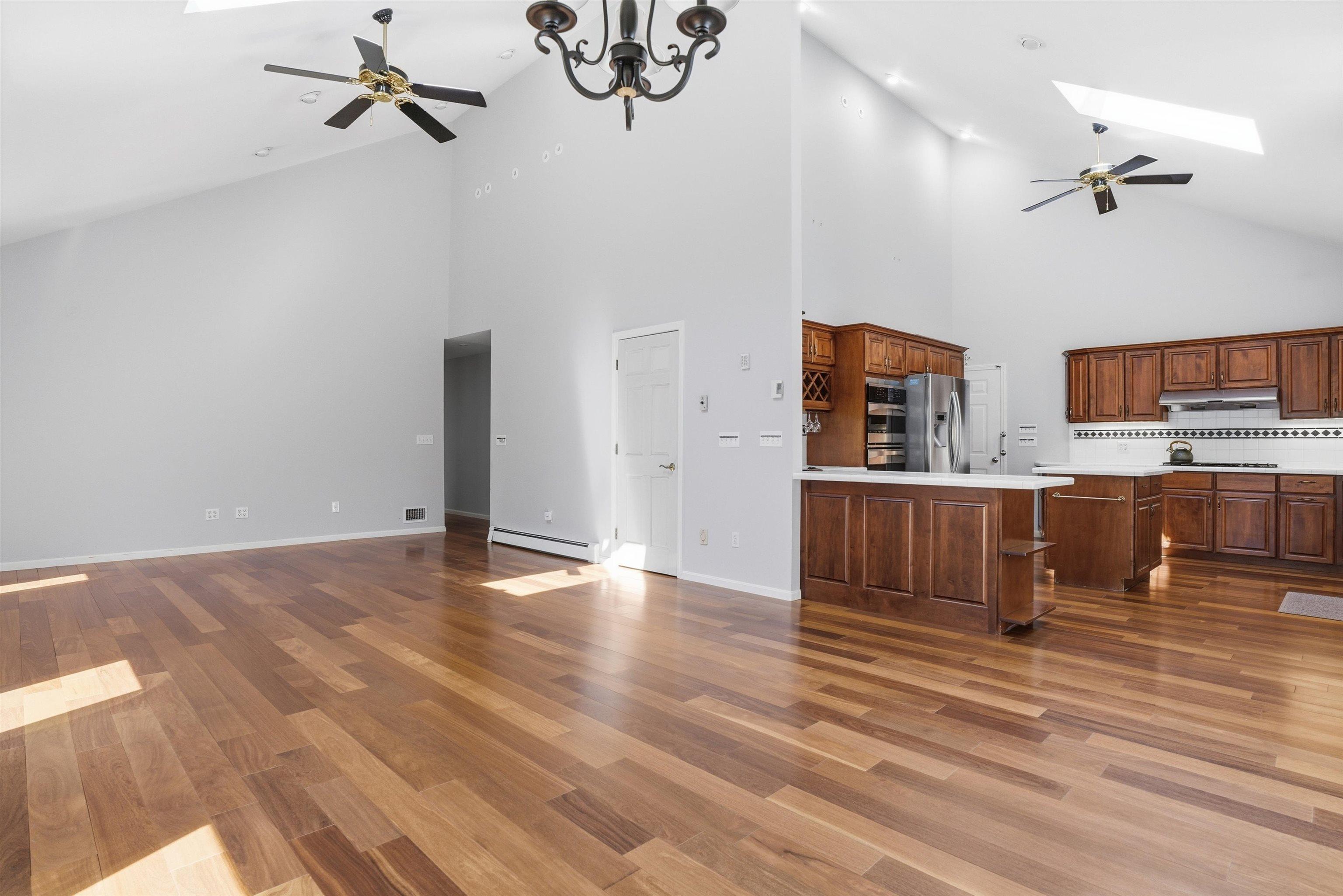 Image 4: Open concept living