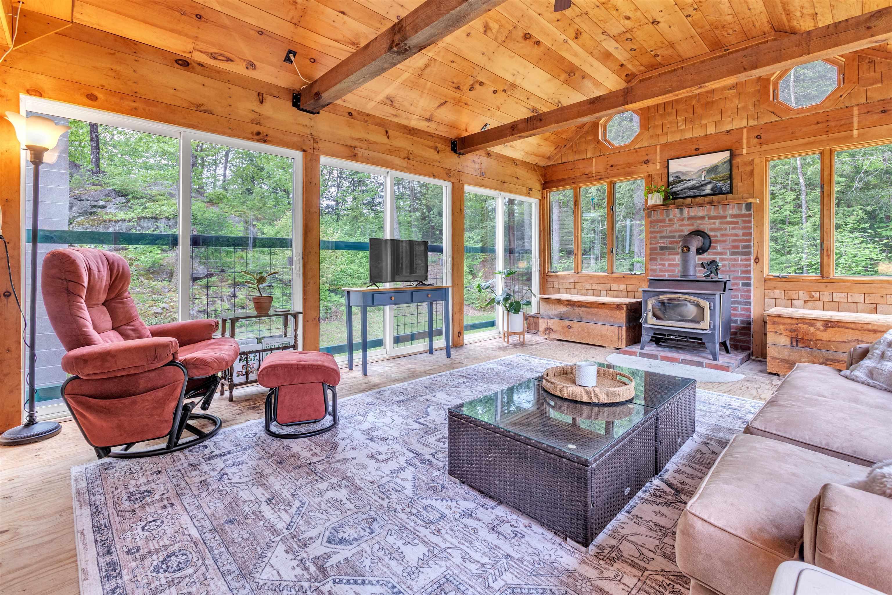 Image 2: Gorgeous Enclosed Porch
