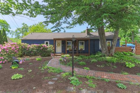 17 Island Pond Road
