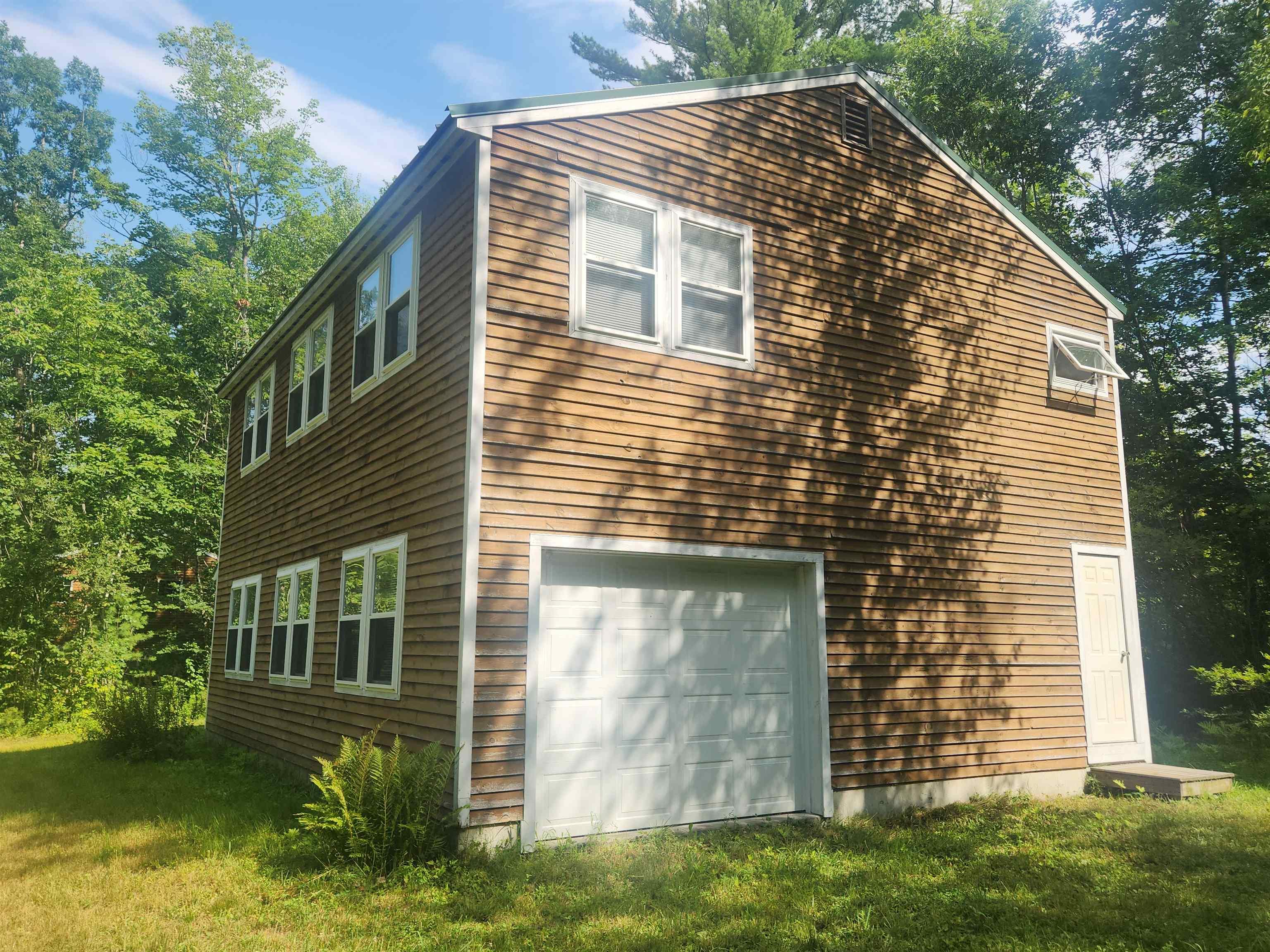 Image 3: Garage Building east