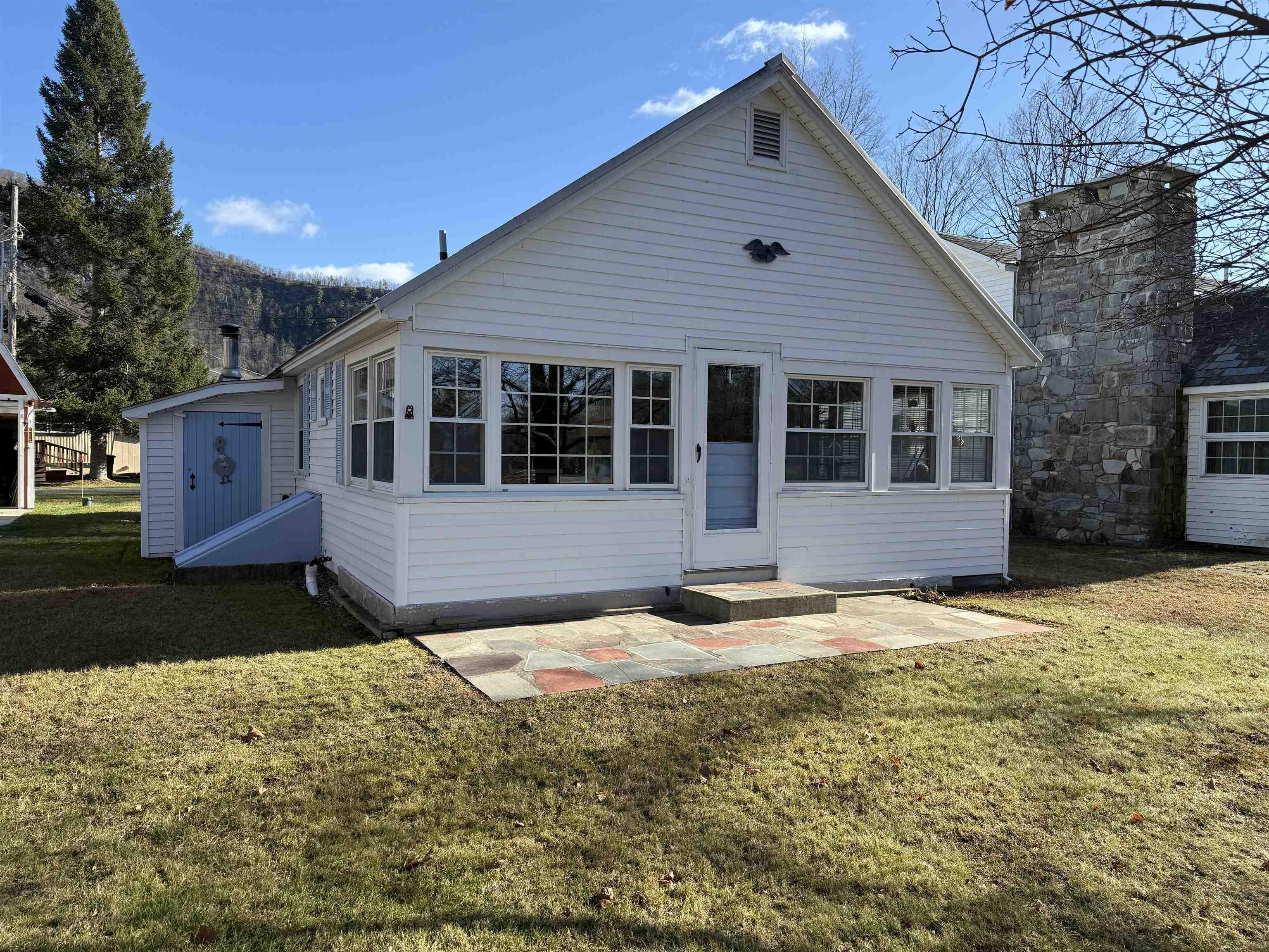 Image 1: YEAR ROUND Image 1: YEAR ROUND