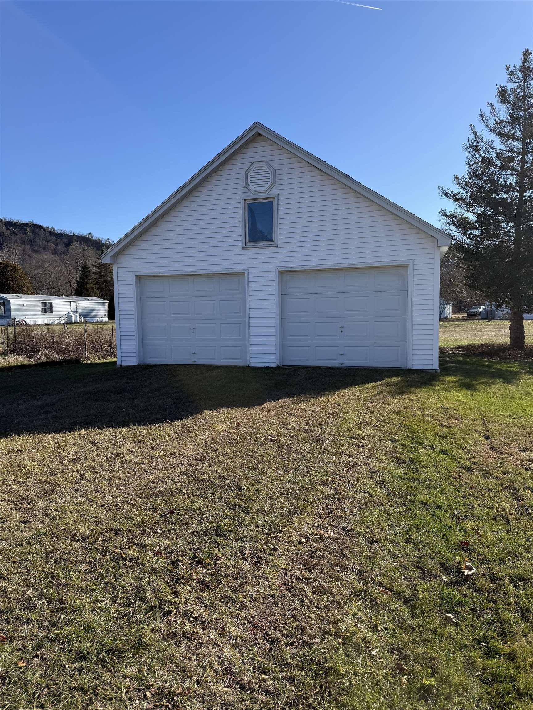 Image 2: TWO CAR GARAGE Image 2: TWO CAR GARAGE