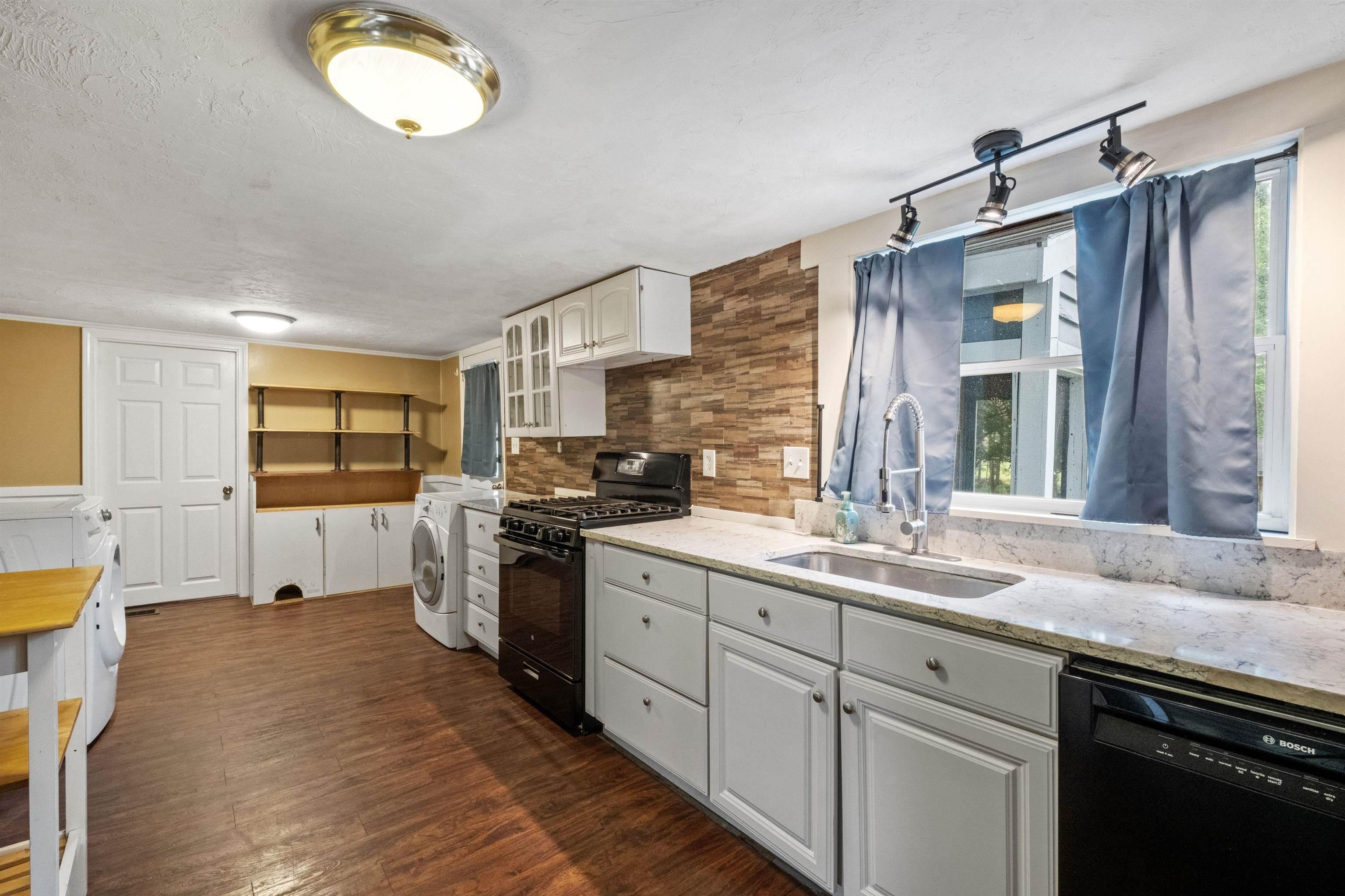 Image 0: Kitchen Image 0: Kitchen