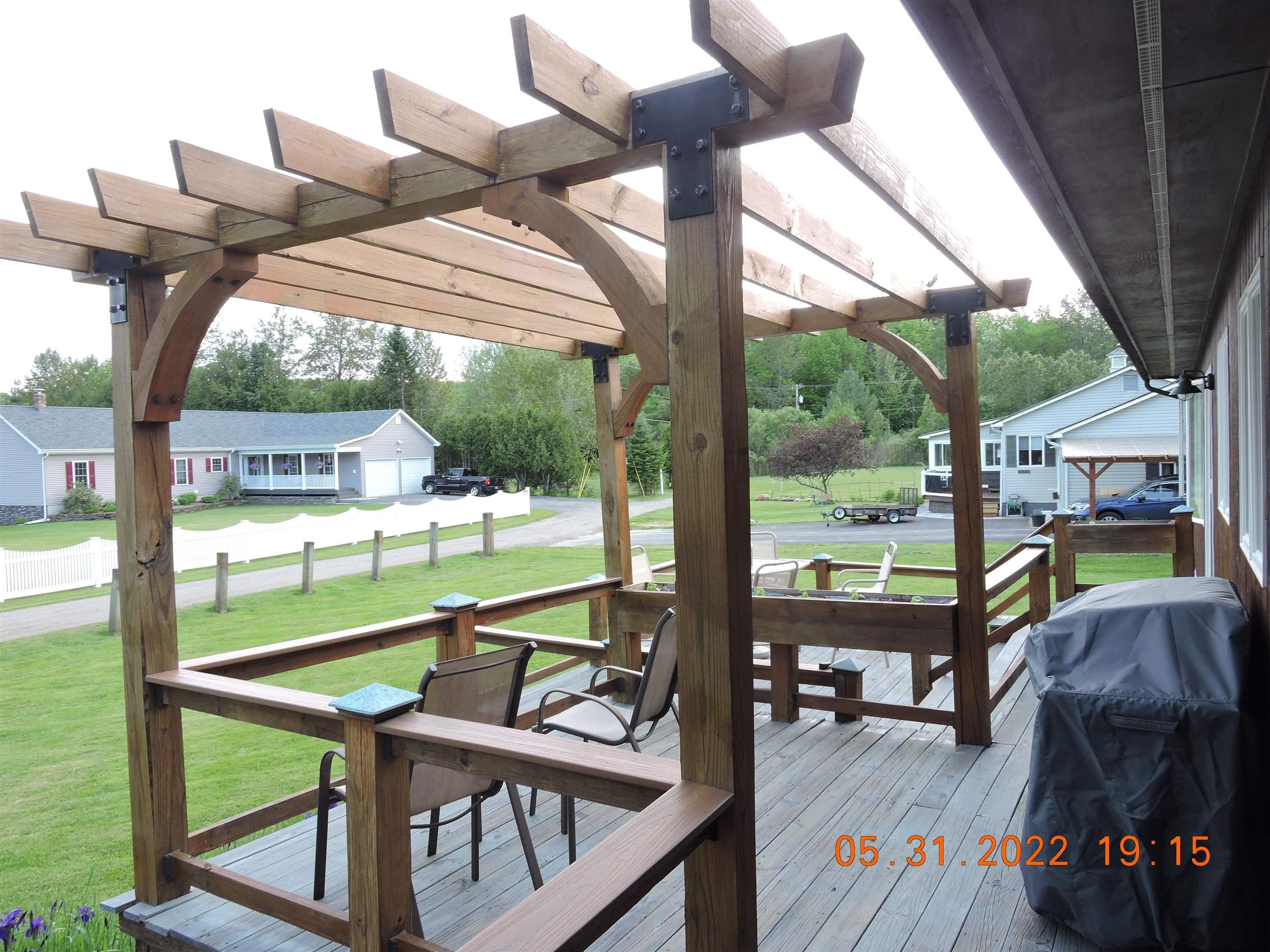 Image 3: Pergola on Deck
