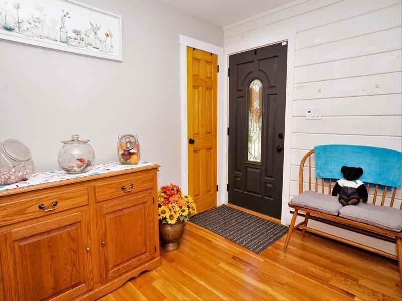 Image 3: Entryway