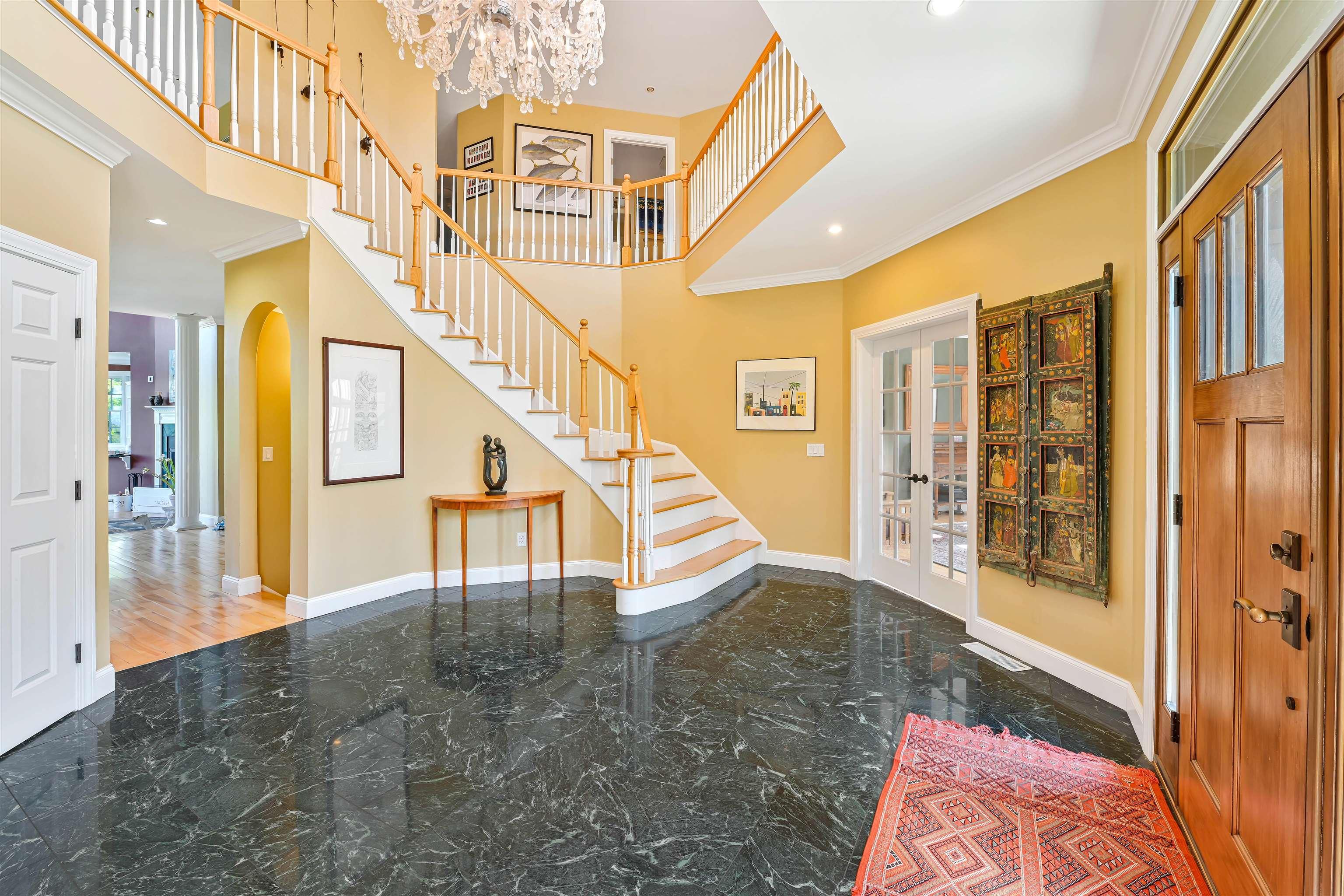Image 3: Foyer