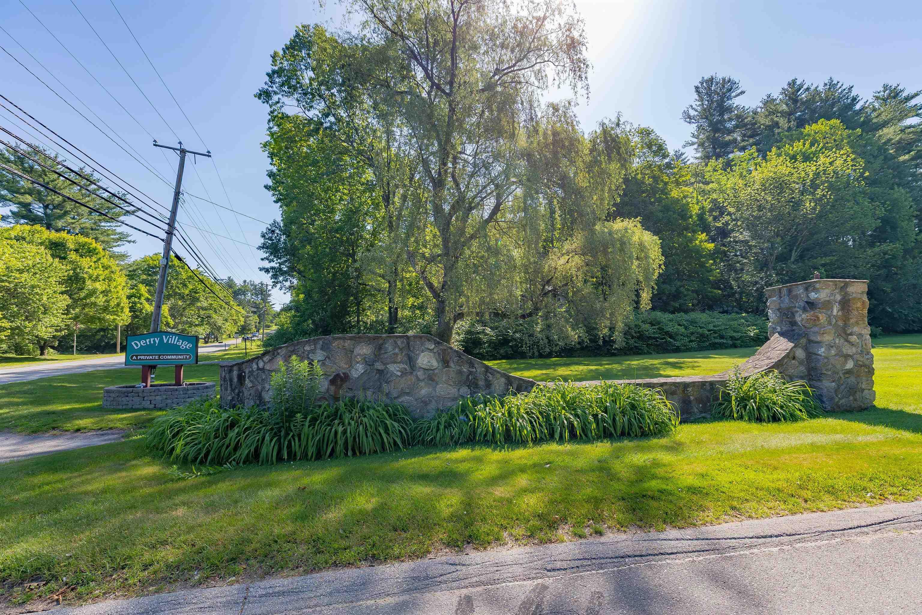 Image 3: Entrance to complex Image 3: Entrance to complex