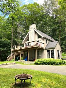 22 Lower Howes Road
