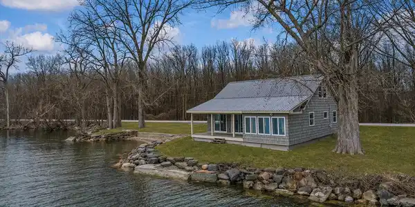 1223 Hathaway Point Road