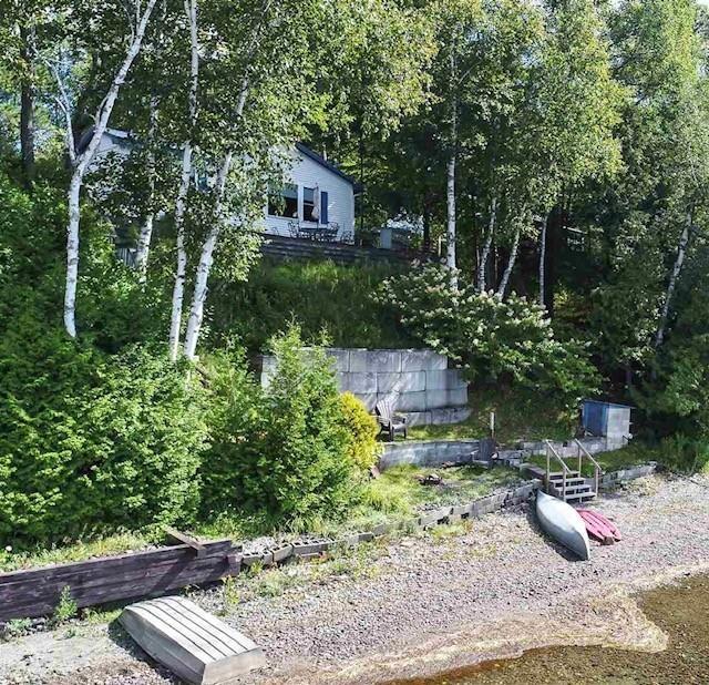 Image 1: 52 Ft of Sandy Beach Front