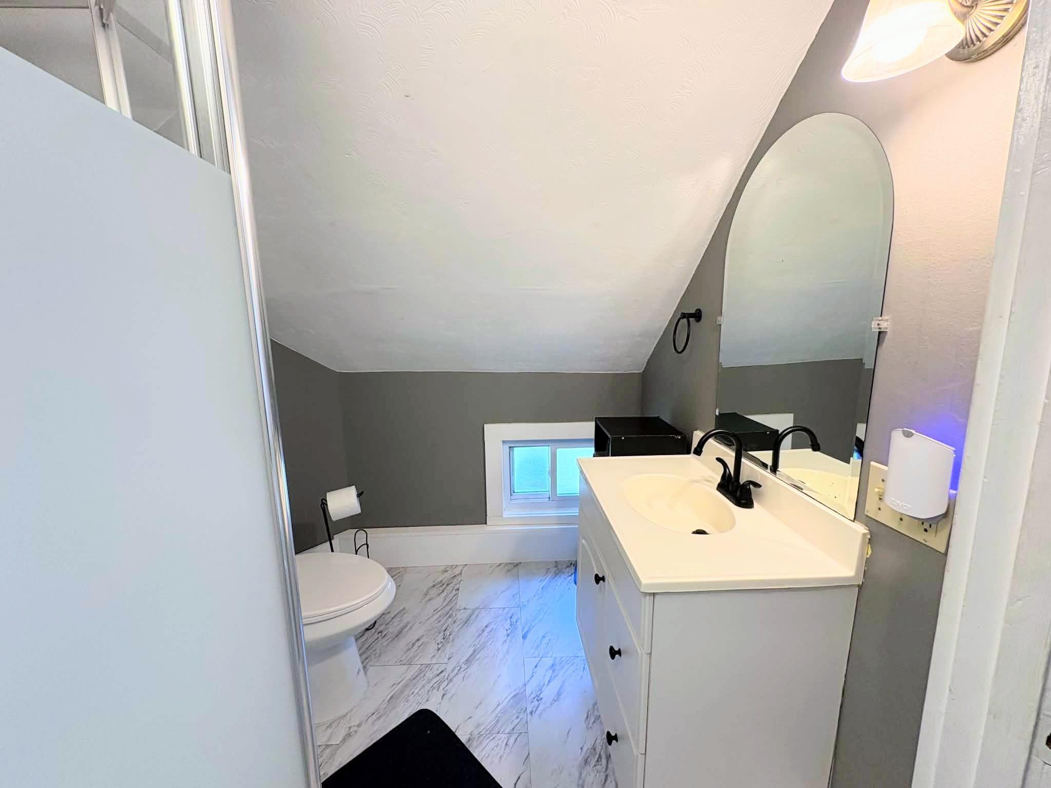 Image 3: Bathroom Image 3: Bathroom
