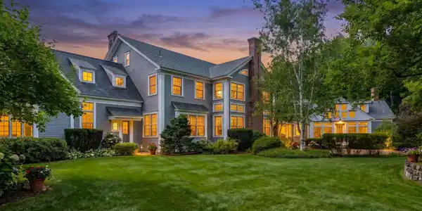 373 Lakeshore Drive