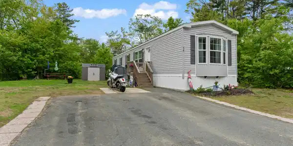 74 Pineland Park
