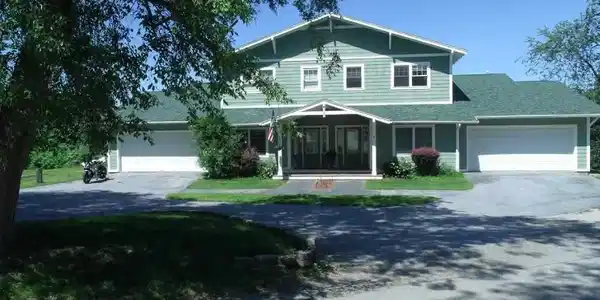 1465 East Lakeshore