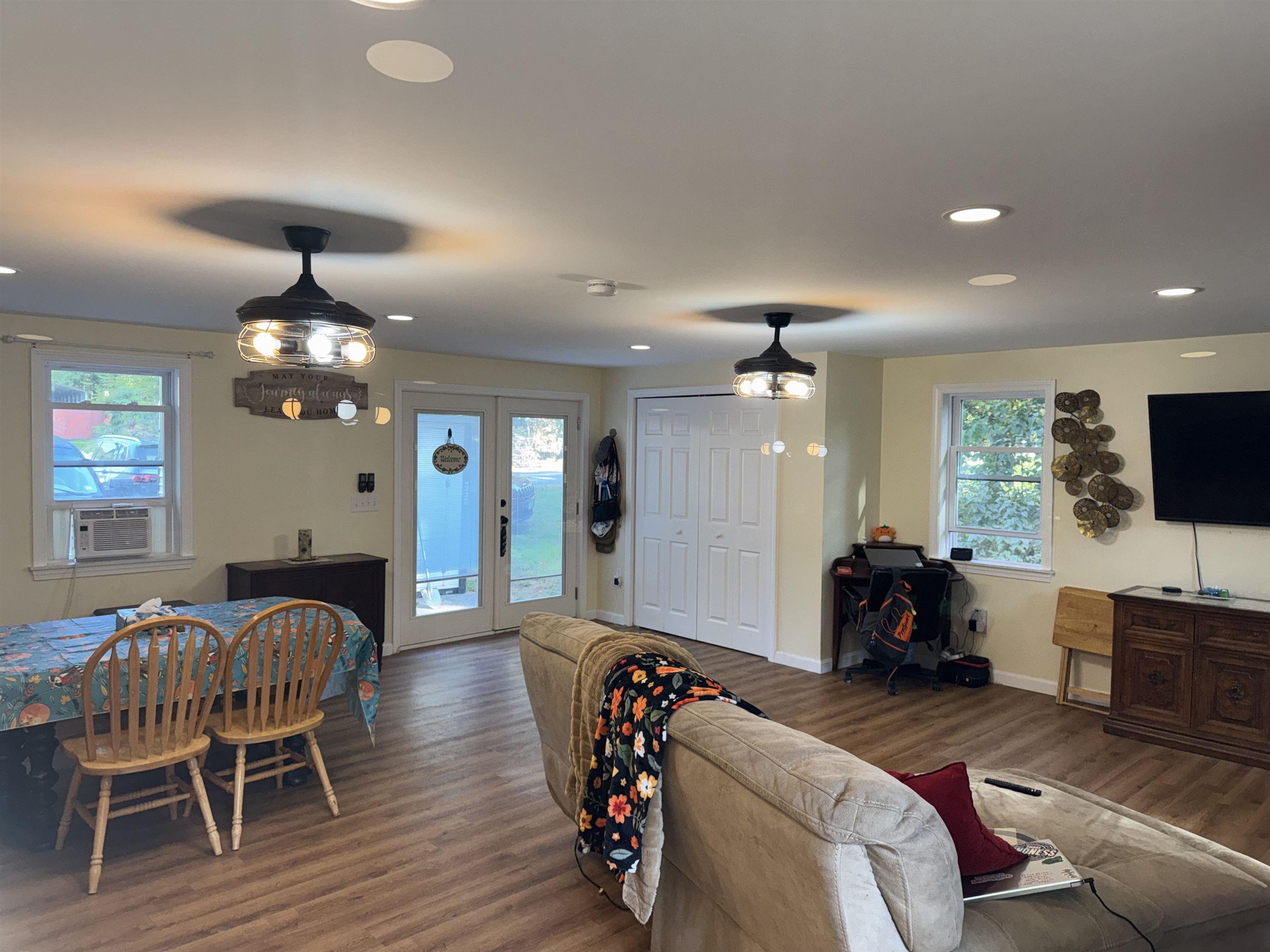 Image 2: Main Room
