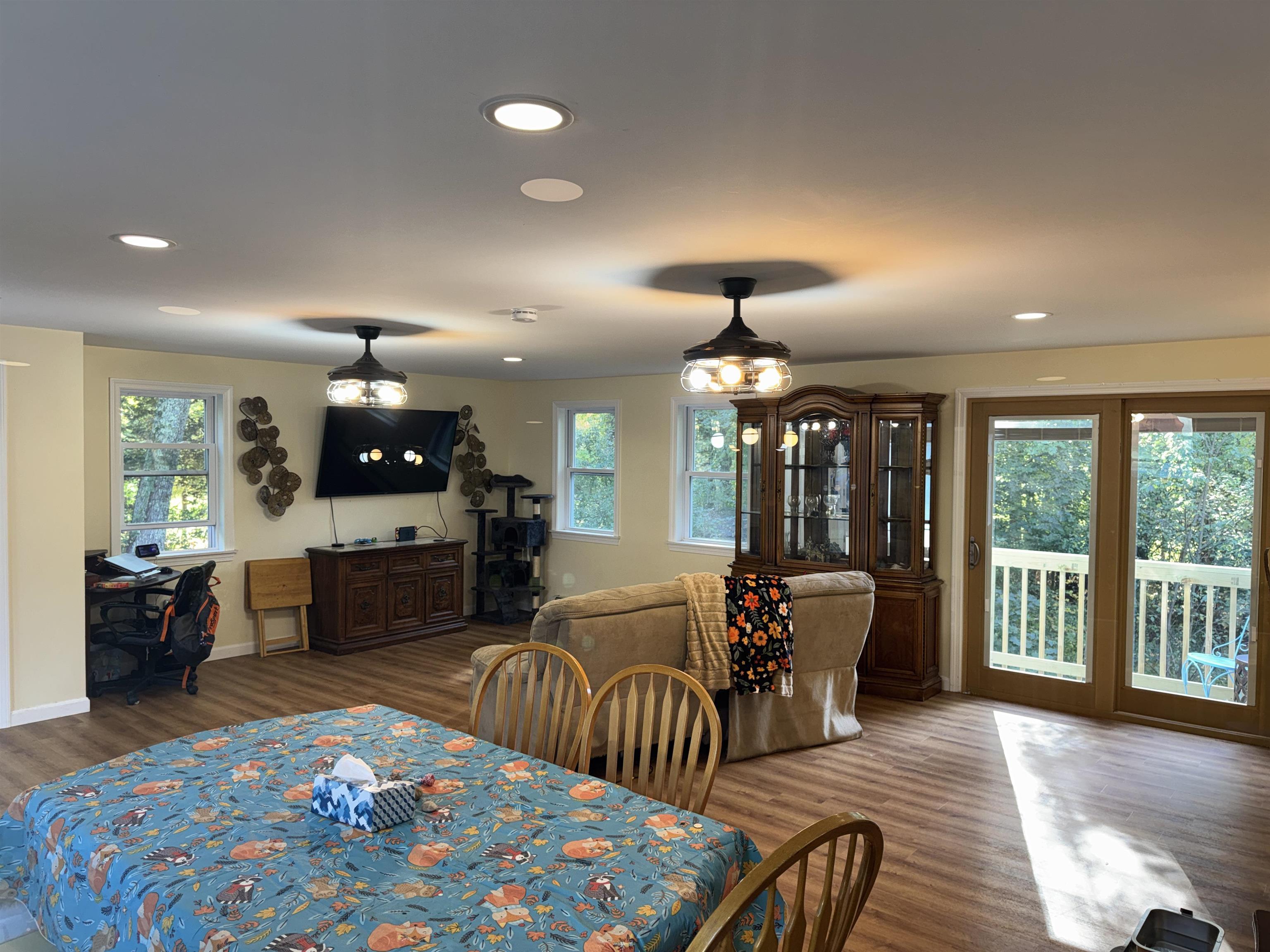 Image 3: Main Room 2
