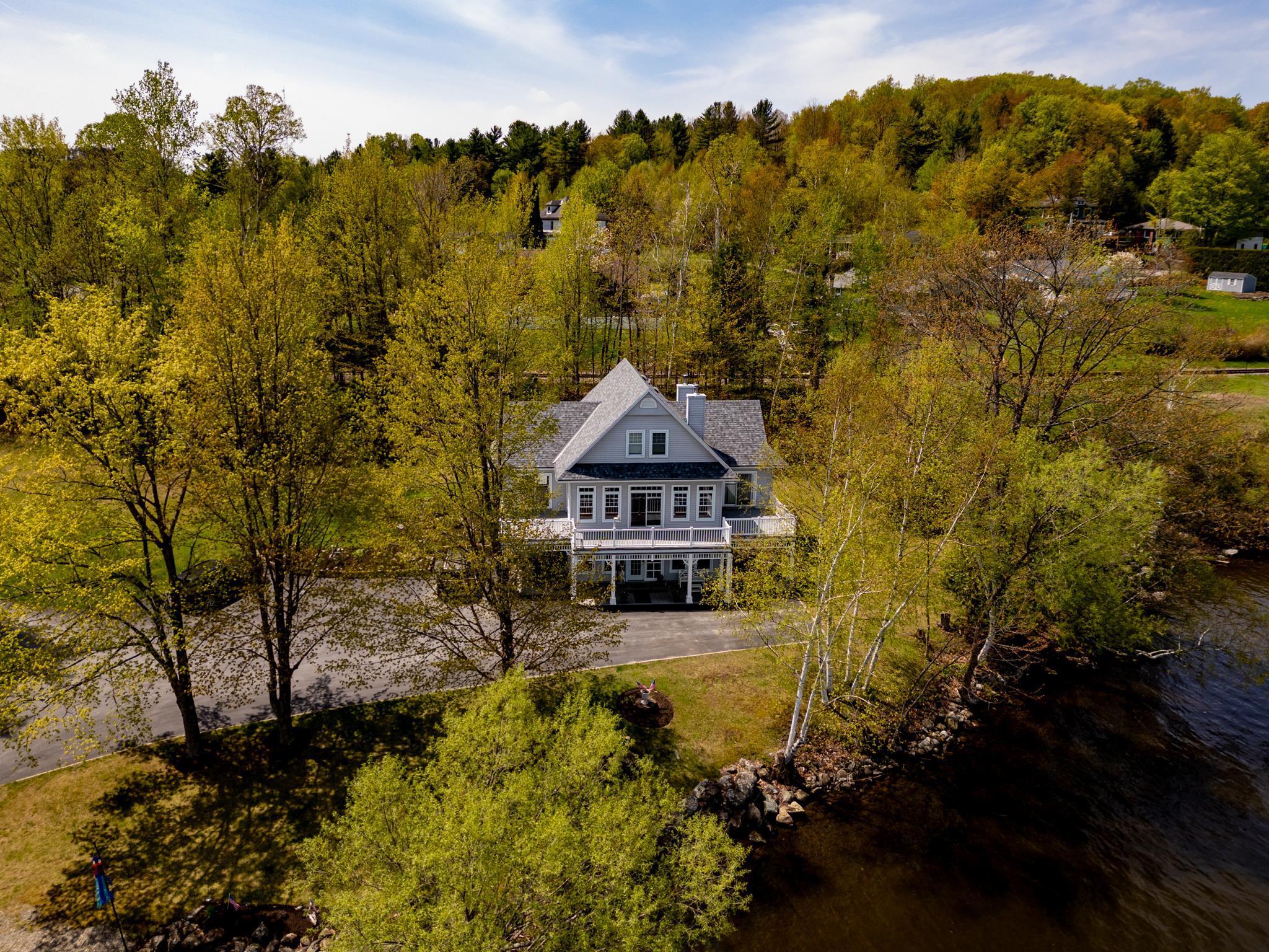 Image 3: Your own playground on 7 acres of direct lakefront...