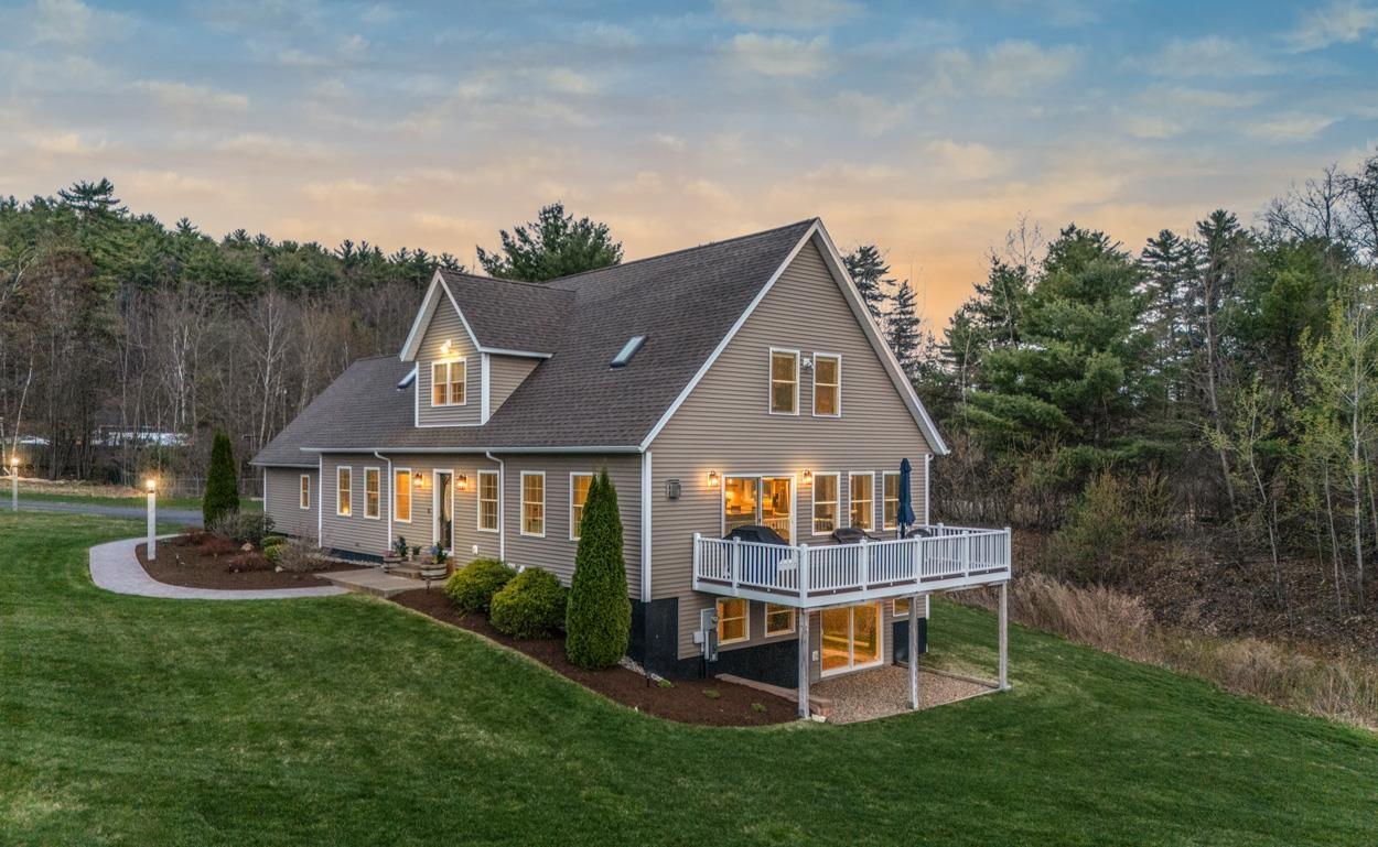 Image 2: Lovely Lake Living! Image 2: Lovely Lake Living!