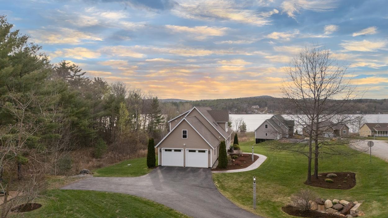 Image 3: Gorgeous Sunset Views of the Lake! Image 3: Gorgeous Sunset Views of the Lake!