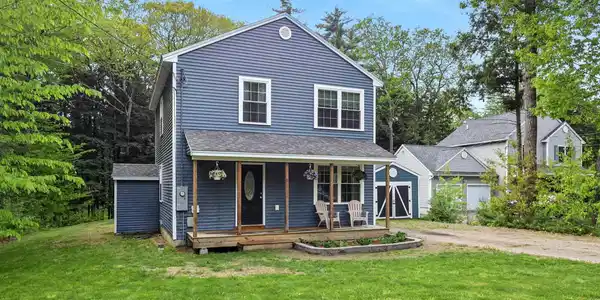 6 Stratford Drive