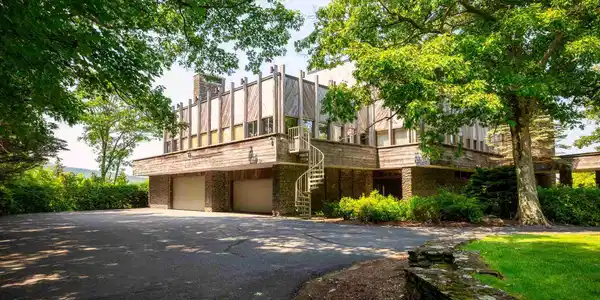 105 Lake