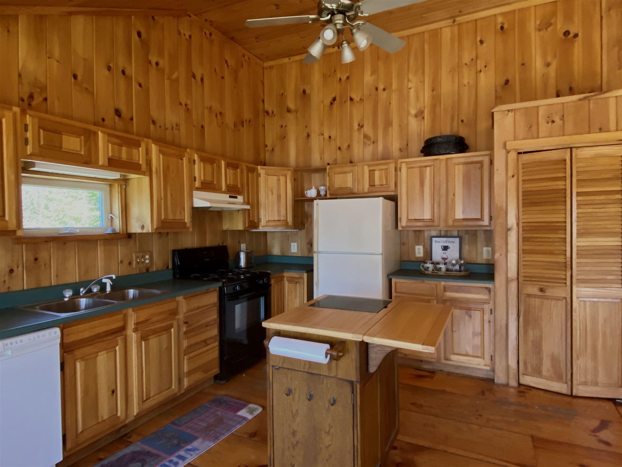 Image 2: Great Kitchen