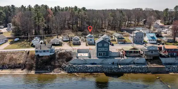 922 East Lakeshore Drive