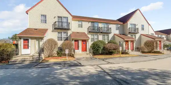 10 East Ridge